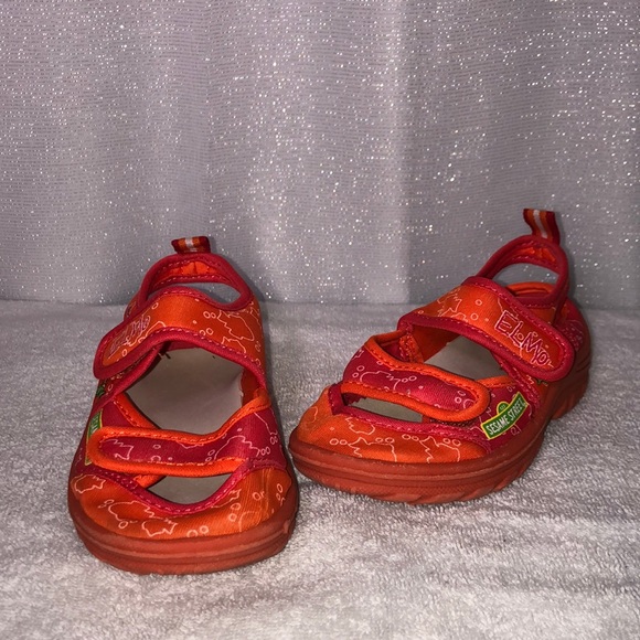 elmo water shoes